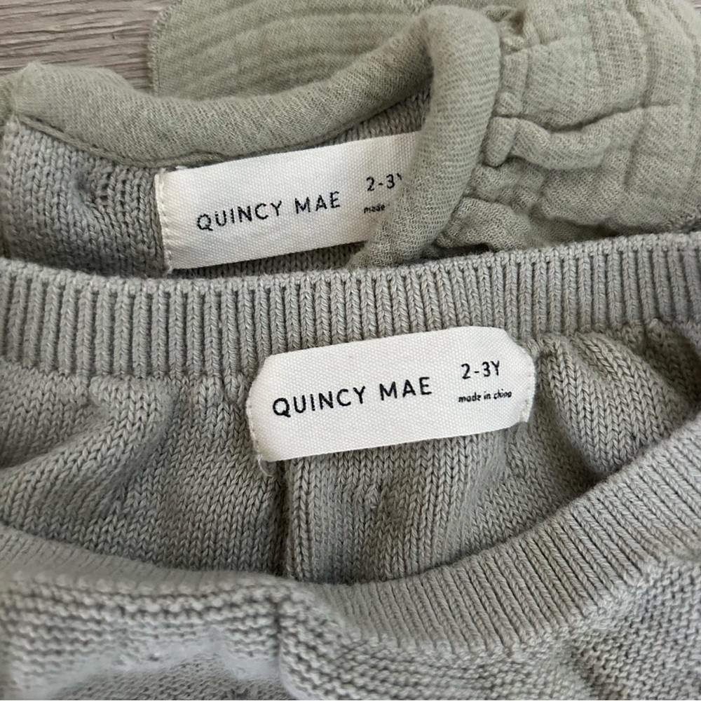 Bundle of Quincy Mae Toddler Girls Sweaters and bloomers size 2-3 - Picture 6 of 8